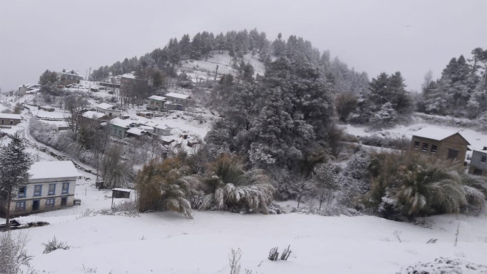 Paanchthar witnesses snowfall