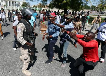 Haiti police fire rubber pellets at protestors