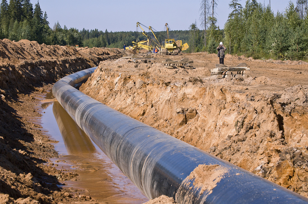Construction of cross-border petro pipeline completes