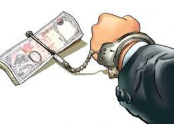 Land revenue employee caught with bribe