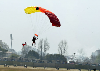 Nepal Army paraglider meets with accident (with video)