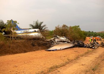 Fourteen die in Colombia plane crash