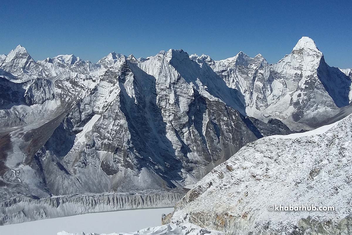 Govt survey team reaches top of Everest