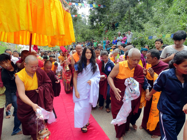 Bomjam offers blessings to over 5,050 disciples
