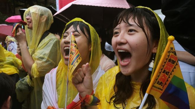 Taiwan parliament legalizes same-sex unions