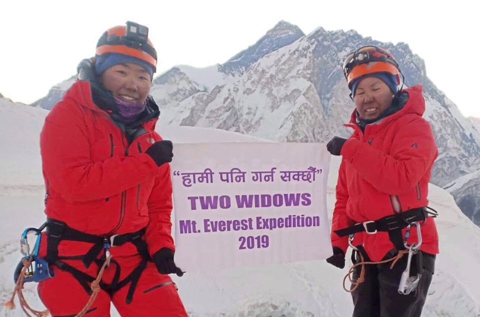 Sherpa widows scale Mount Everest