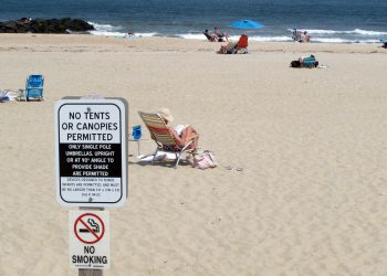 New Jersey bans smoking on beaches