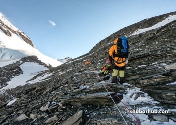 Adverse weather hampers Mt Everest expedition; Search for missing climbers continues