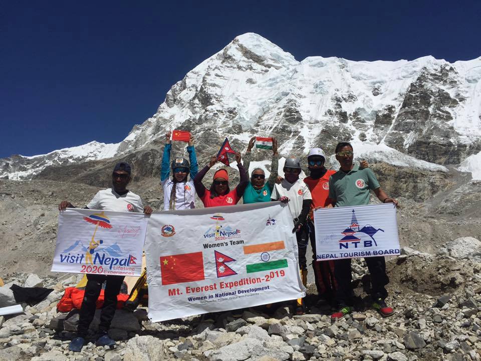 3 women from 3 different countries scale Mt Everest