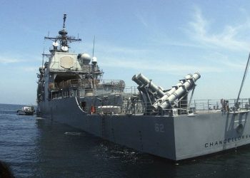 US and Russian warships avoid impending collision in Pacific