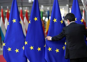 EU urges online platforms to fight against fake news