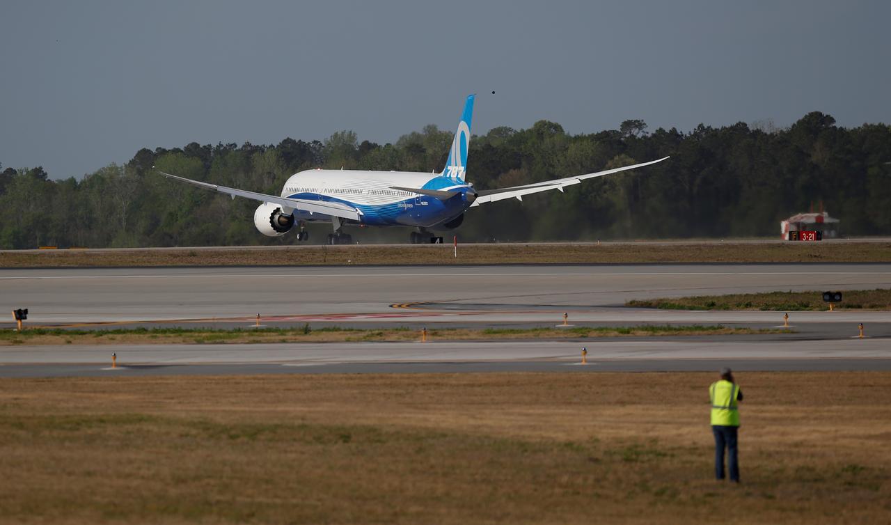 Korean Air says it will buy 20 Boeing 787s