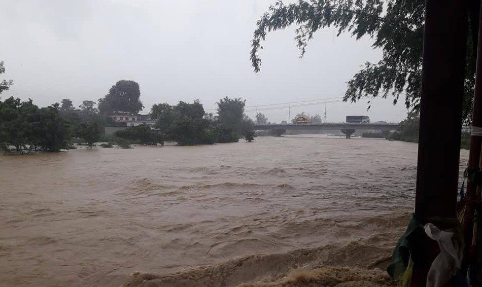 Water level reaches danger mark in Kamala River