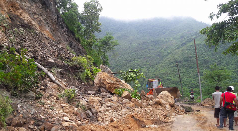 Narayangarh-Muglin road section obstructed