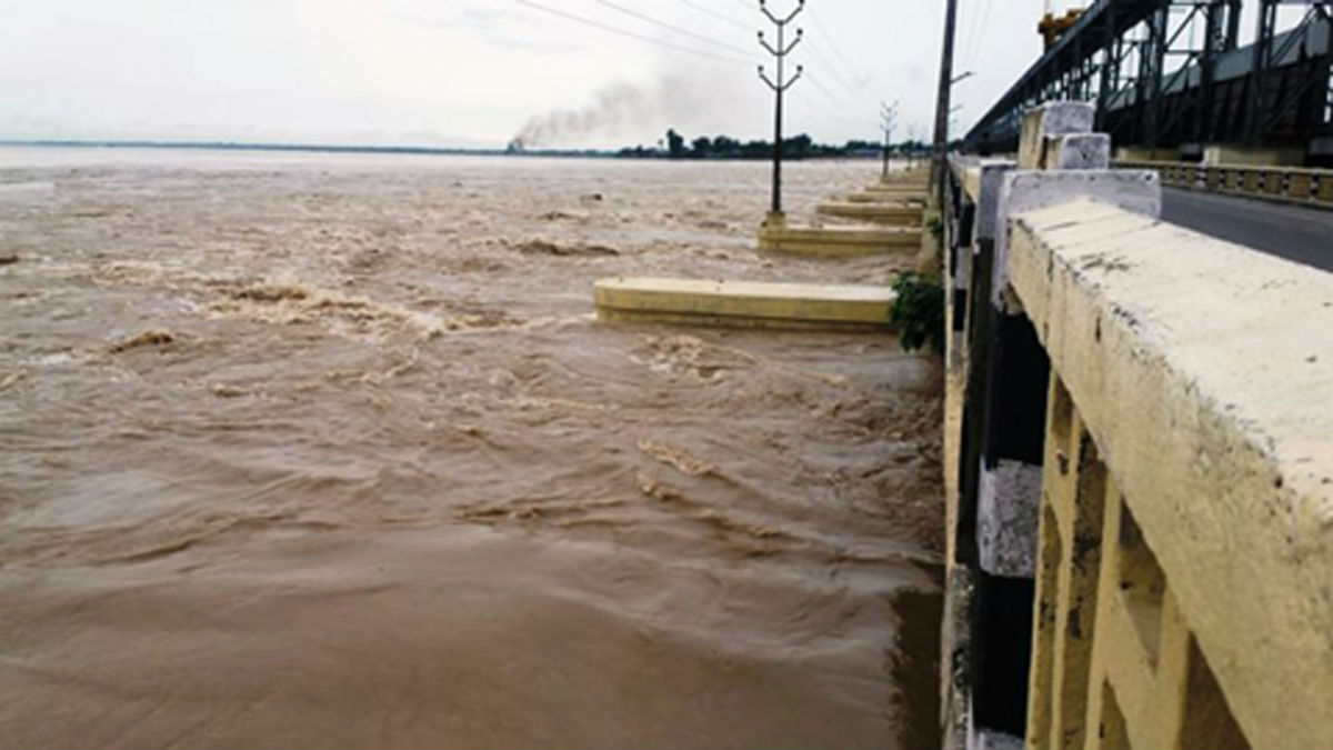 Water level decreasing in Saptakoshi River