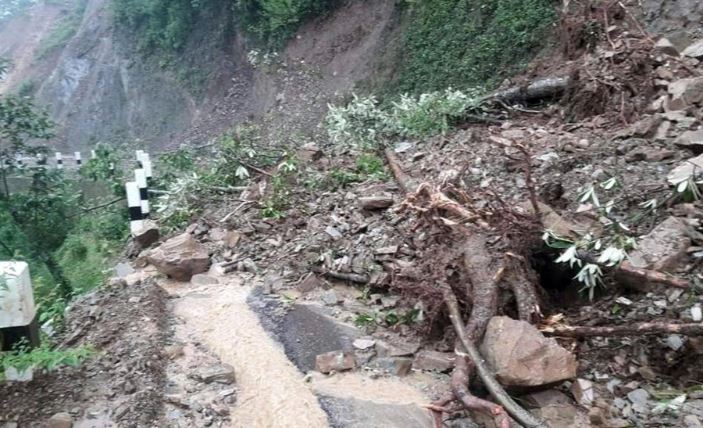 Landslides obstruct Prithvi Highway