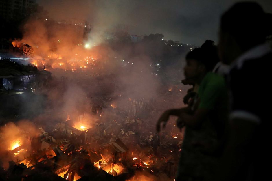 Bangladesh fire guts 15,000 homes, renders thousands homeless
