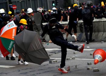 Hong Kong police use tear gas to counter people’s protest