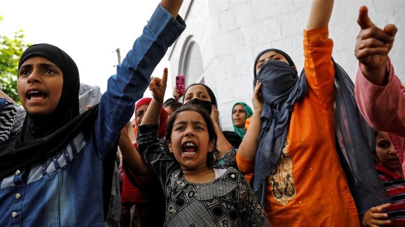Amid ‘disheartening Eid siege’, Kashmiris try to reach loved ones