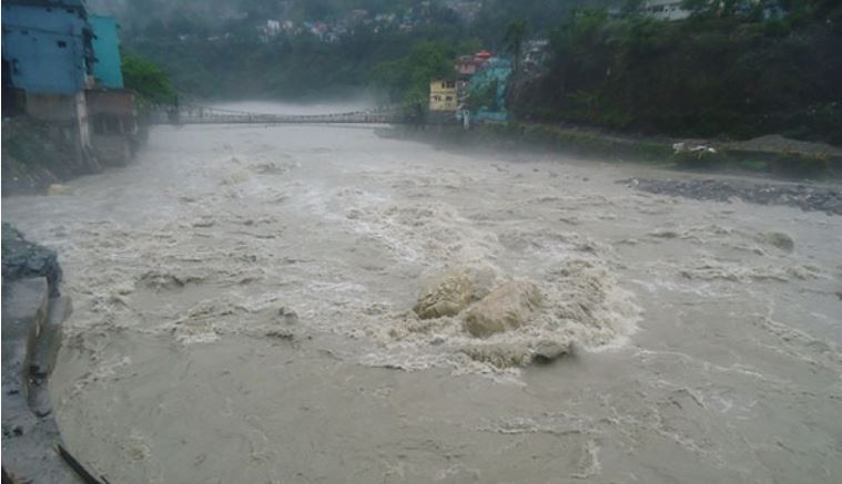 Mahakali crosses danger level; police alert people of disaster risk