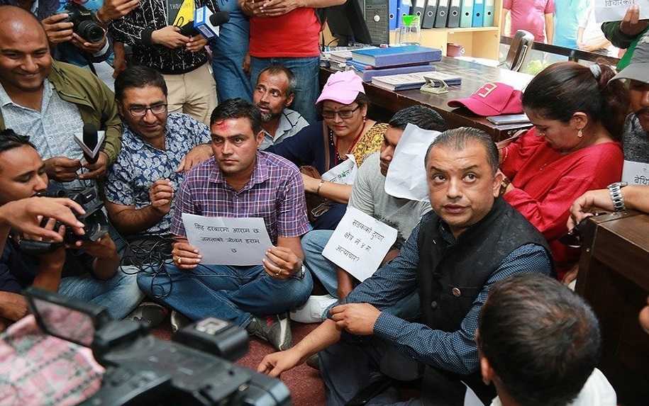 Gagan Thapa stages sit-in over road construction delay