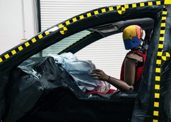 New Honda airbag grabs your head to save your brain