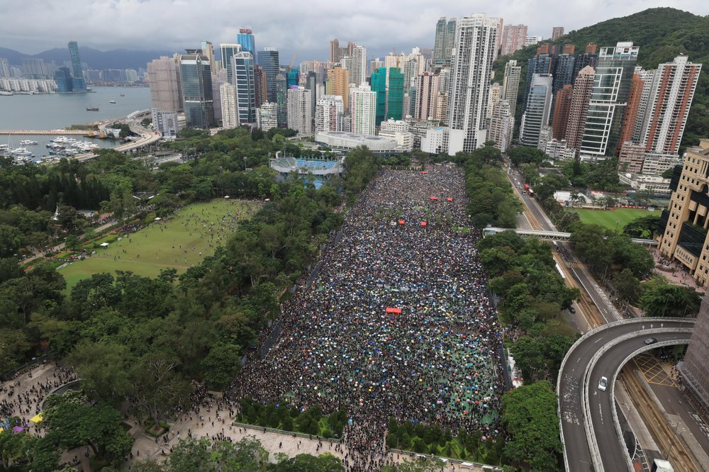 Huge crowds rally peacefully in Hong Kong