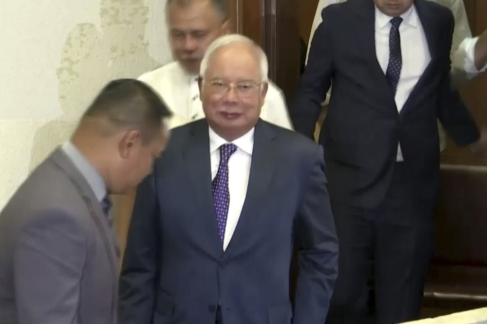 Judge postpones 2nd corruption trial of Malaysia’s former PM