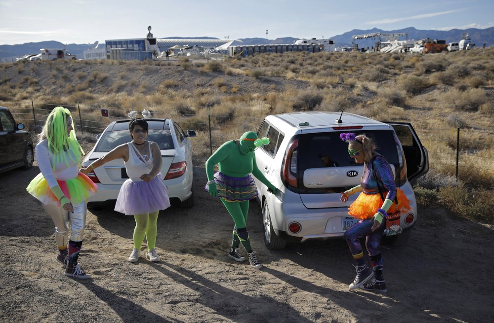 Thousands visit Nevada desert for Area 51 event