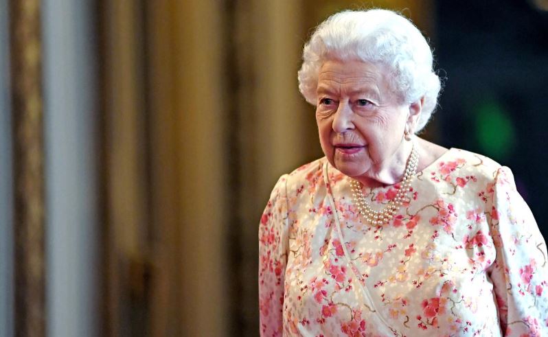 Queen Elizabeth II urges public to get vaccinated against COVID-19