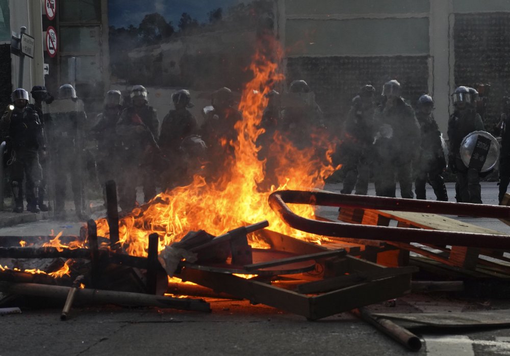 Hong Kong protesters burn Chinese flag