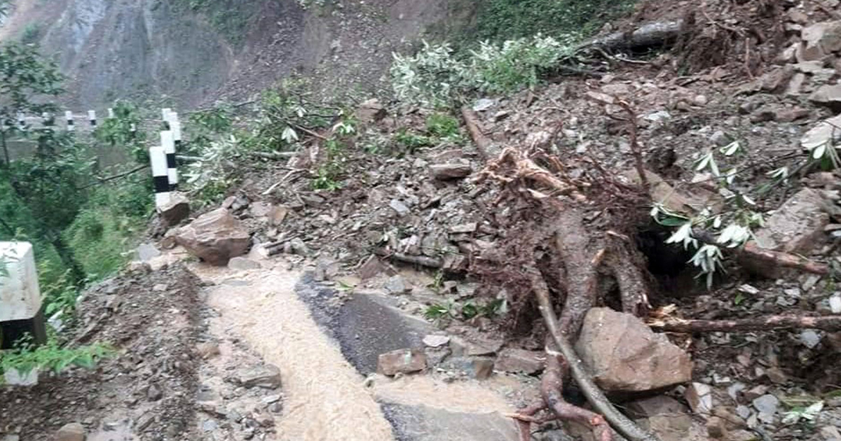 Monsoon-induced landslide disrupts Beni-Jomsom road