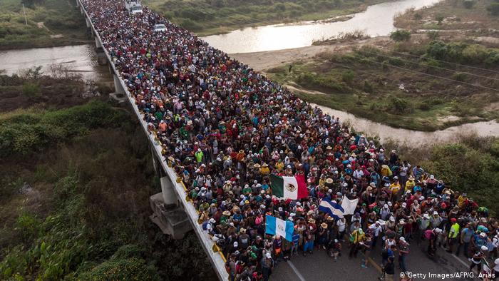 Mexican photojournalist wins top award for portrayal of migrant caravan