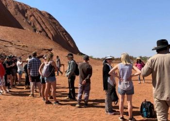 Ahead of ban, thousands queue up to climb Australia’s Uluru