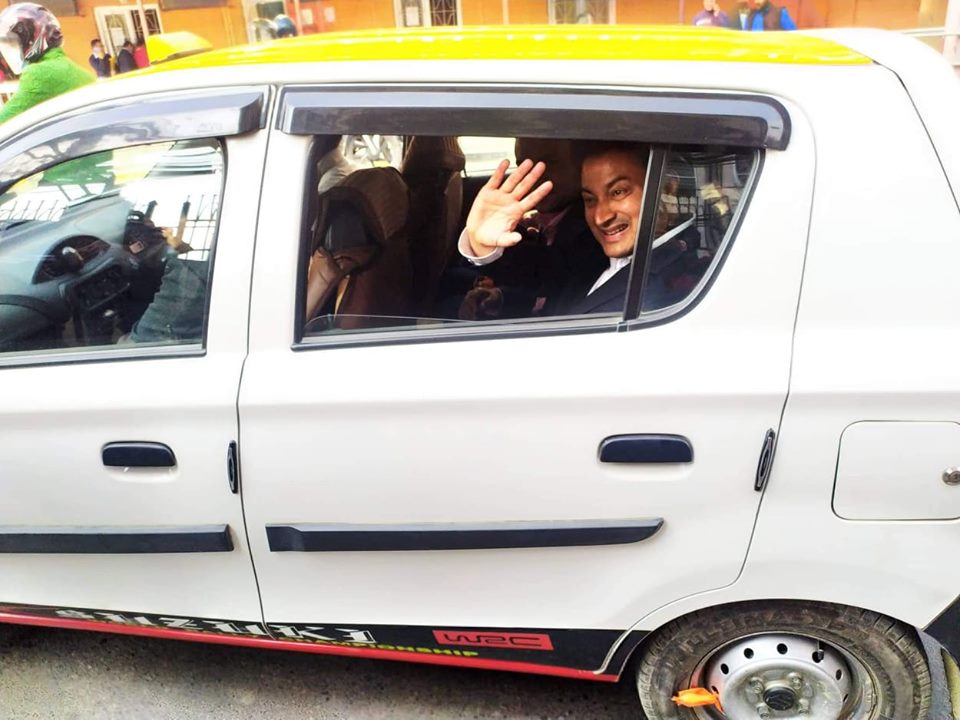 Ex-minister Bista exits Singha Durbar in a taxi