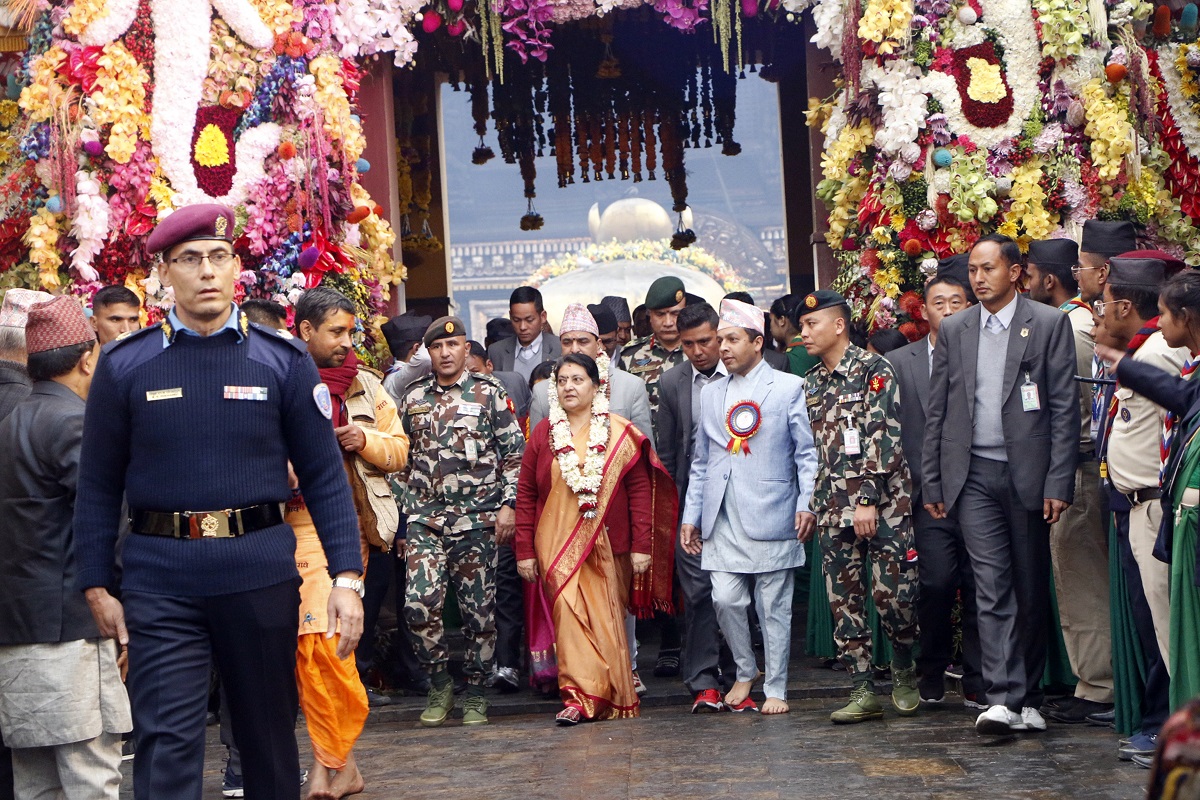 President Bhandari reaches Pashupatinath to begin installation of golden ‘Jalahari’