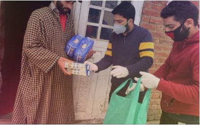 Shopian youth distributes food stuff, medicines for needy