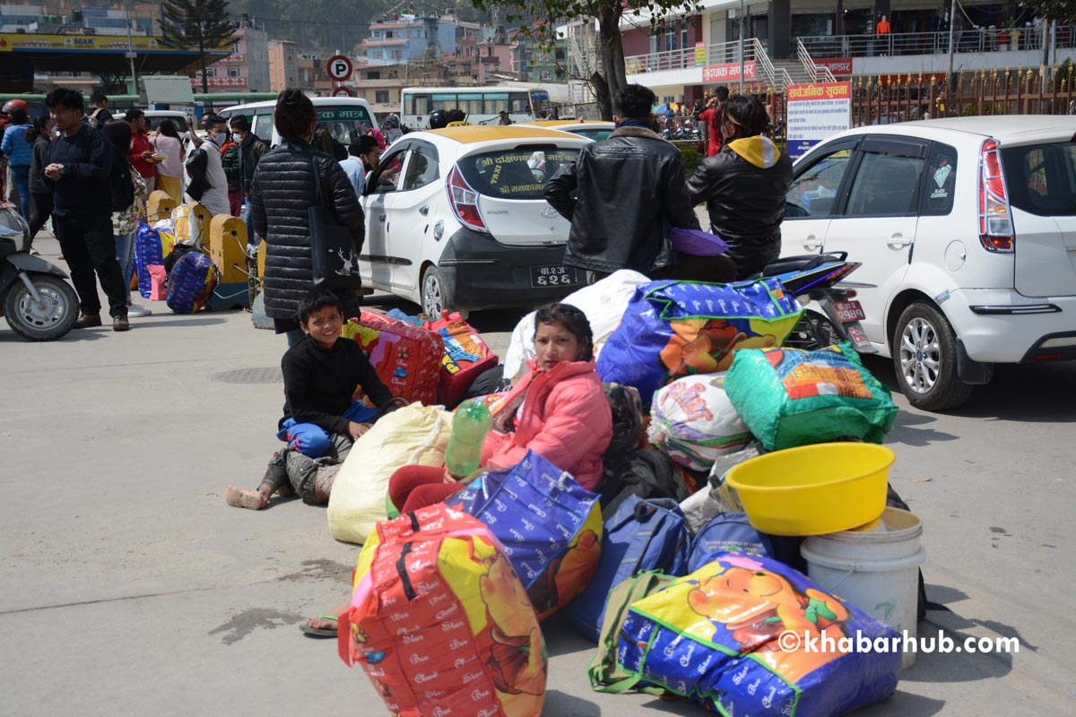 Around one lakh people leave Kathmandu every day