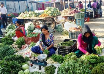 Vegetables rotting in Kalimati, public pay double price
