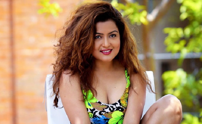Cine Actress Rekha Thapa under fire for siding with Sushma Malla