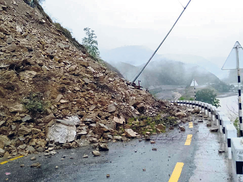 Landslide blocks Mahakali highway in Darchula