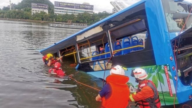21 killed as bus plunges into reservoir in China