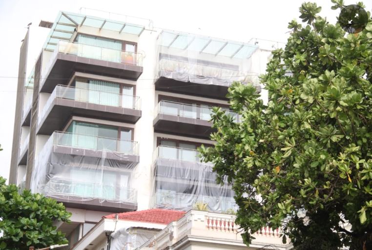 Shah Rukh’s bungalow Mannat covered with plastic sheets