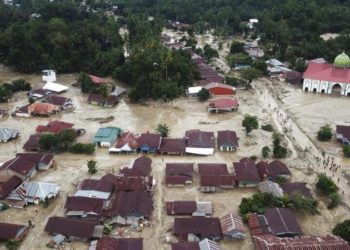 Indonesian rescuers hunt for dozens missing after floods kill 36