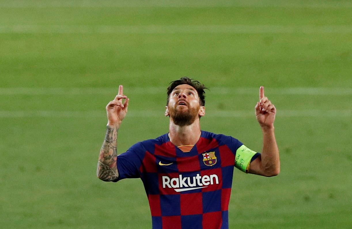 Messi helps Barcelona sink Napoli to reach last eight