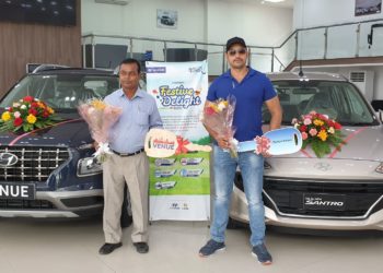 Keys handed over to the bumper prize winners of Hyundai Festive Delight 2076