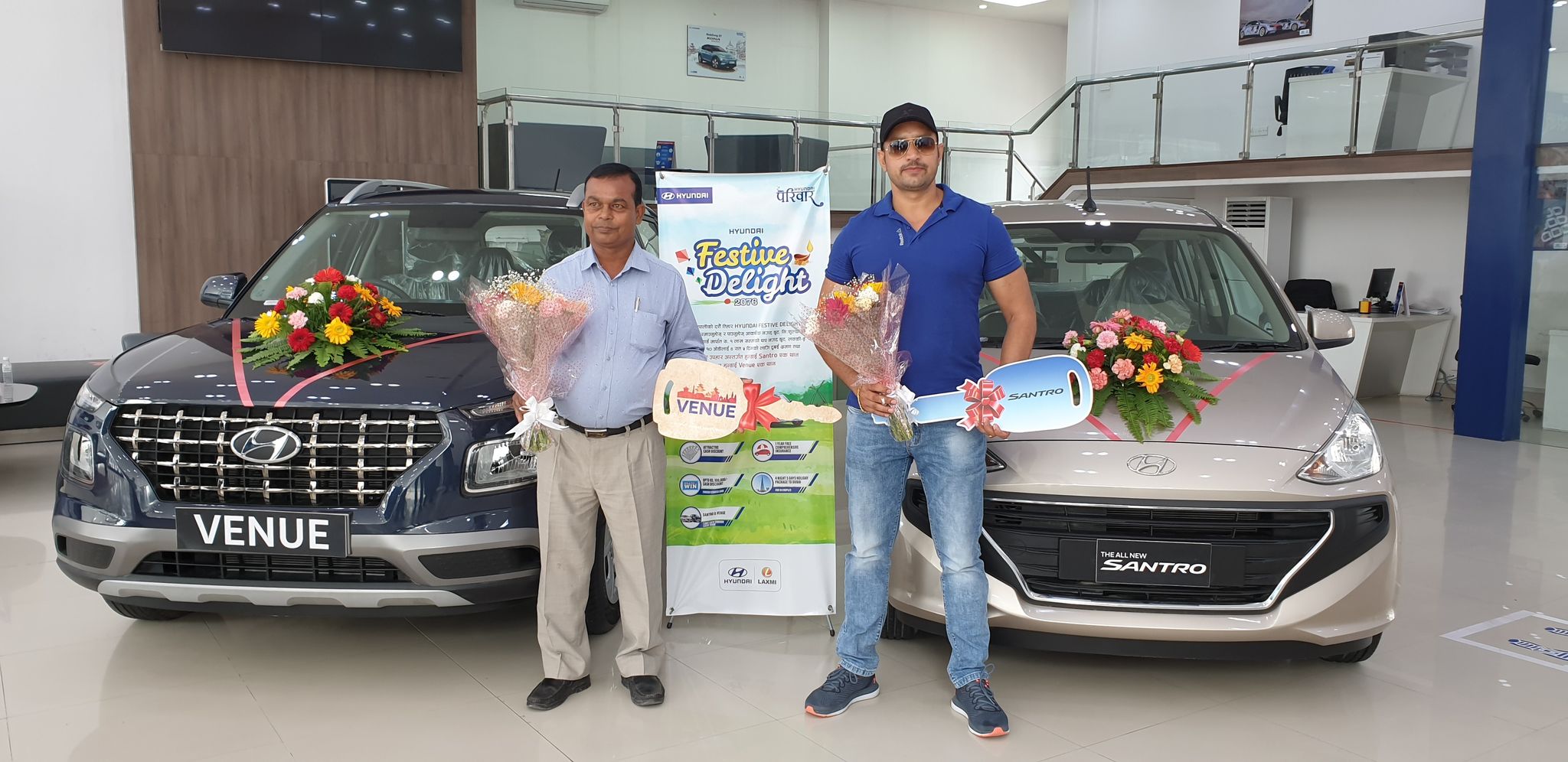 Keys handed over to the bumper prize winners of Hyundai Festive Delight 2076