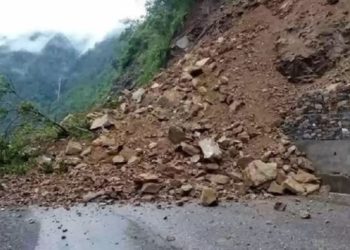 Landslide obstructs Dumre-Beshisahar road