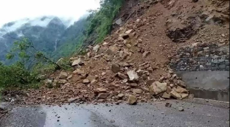 Landslide again disrupts Dumre-Besisahar road
