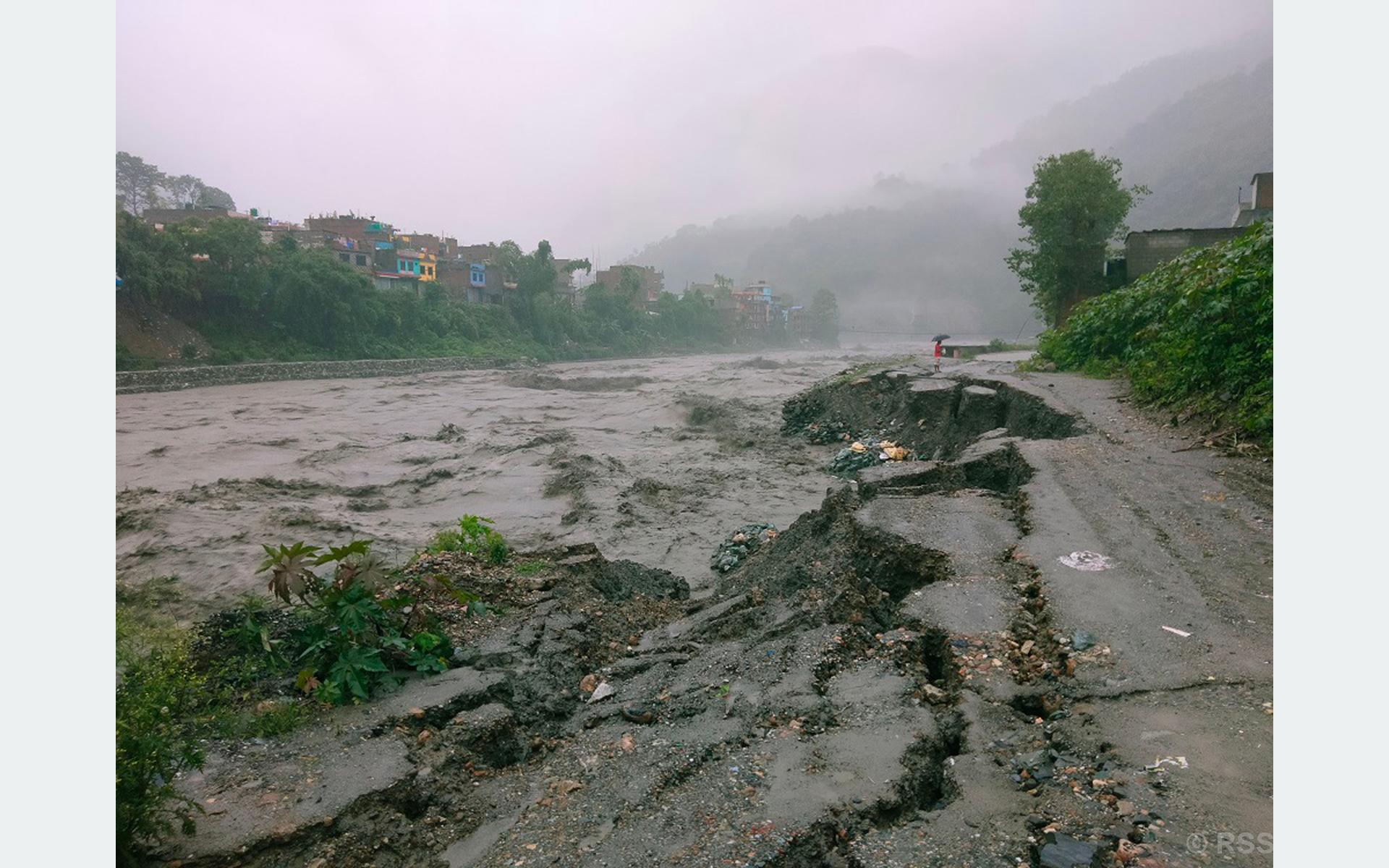 Flood-fed Kaligandaki put Beni Bazaar at high risk of erosion